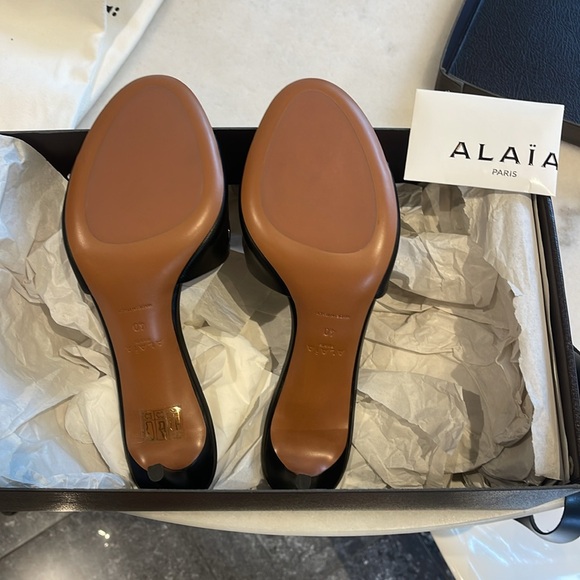 NIB ALAIA GROMMET LEATHER MULES 3” HEEL. 40/9 - Picture 8 of 9